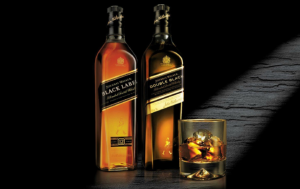 Johnnie Walker Black Label es un whisky de primera calidad que ofrece una experiencia de sabor única e intensa. Con una rica historia y numerosos premios